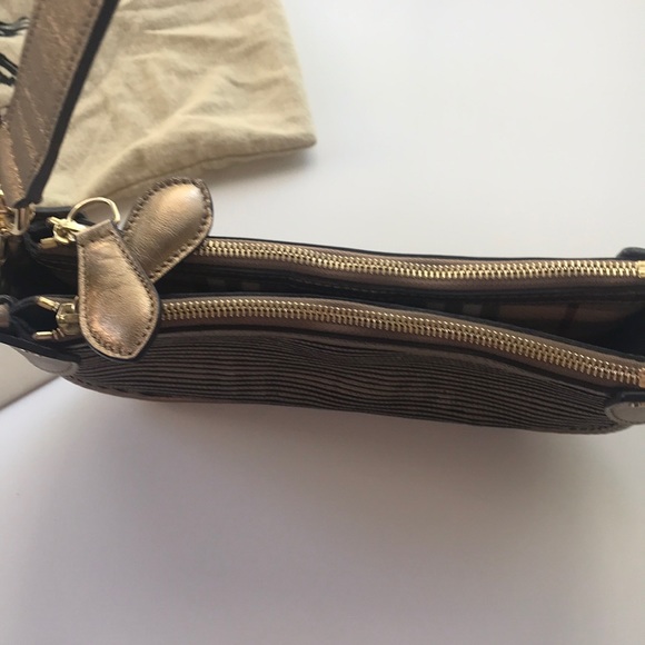 ❗️sale❗️Burberry Authentic handbag - Picture 3 of 9